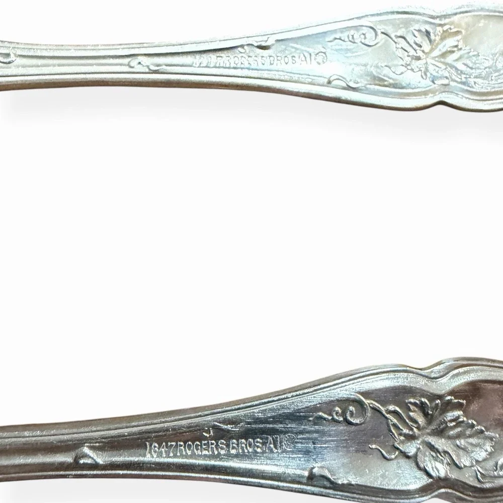 1847 Rogers Bros VINTAGE Grapes 1904 Silverplate - Lot of‎ (2) Serving Spoons